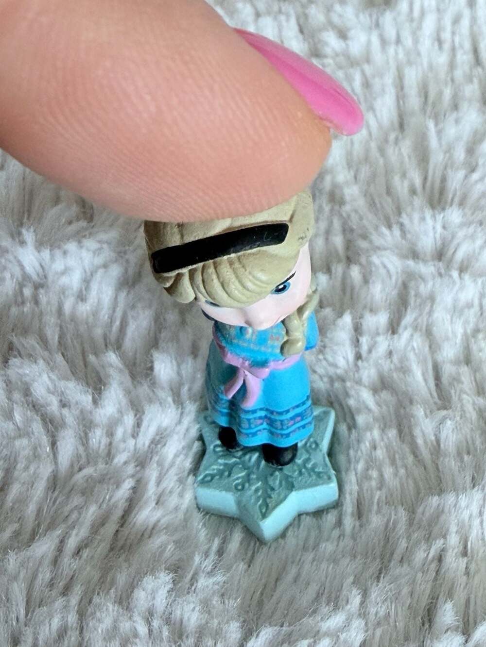 Disney Animators Collection Young Elsa Miniature Figure with Snowflake Base - Picture 2 of 7